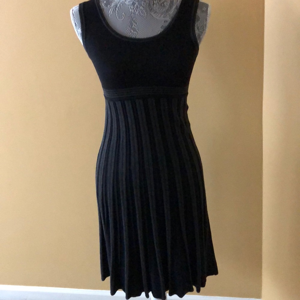STUDIO M SLEEVELESS SWEATER DRESS